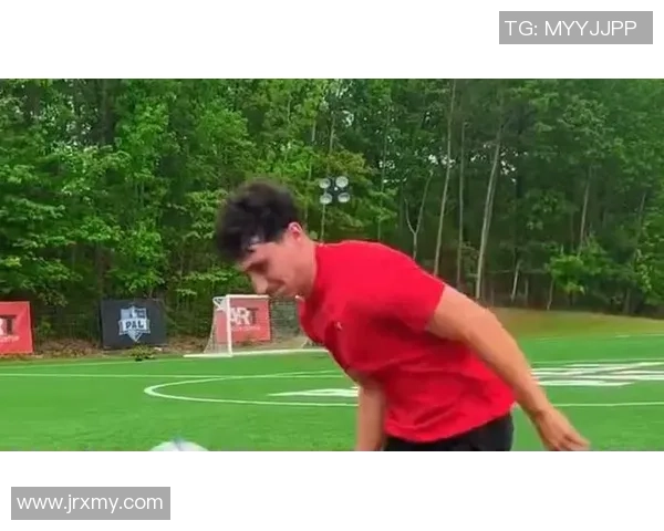 提升足球技术的关键在于衔接动作的训练与应用技巧解析